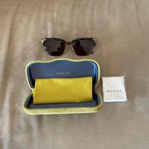 Beautiful Gucci sunglasses one size (5815). Retails for $595. New never used